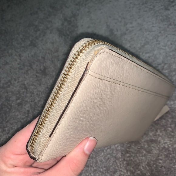 Cream Kate Spade Continental zip around wallet ♠️ - Picture 5 of 7